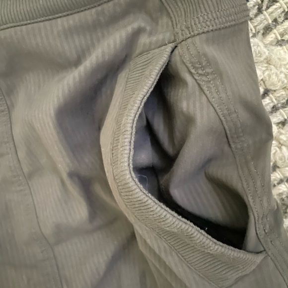 Lululemon shorts / capris / Bermuda shorts - Picture 4 of 6